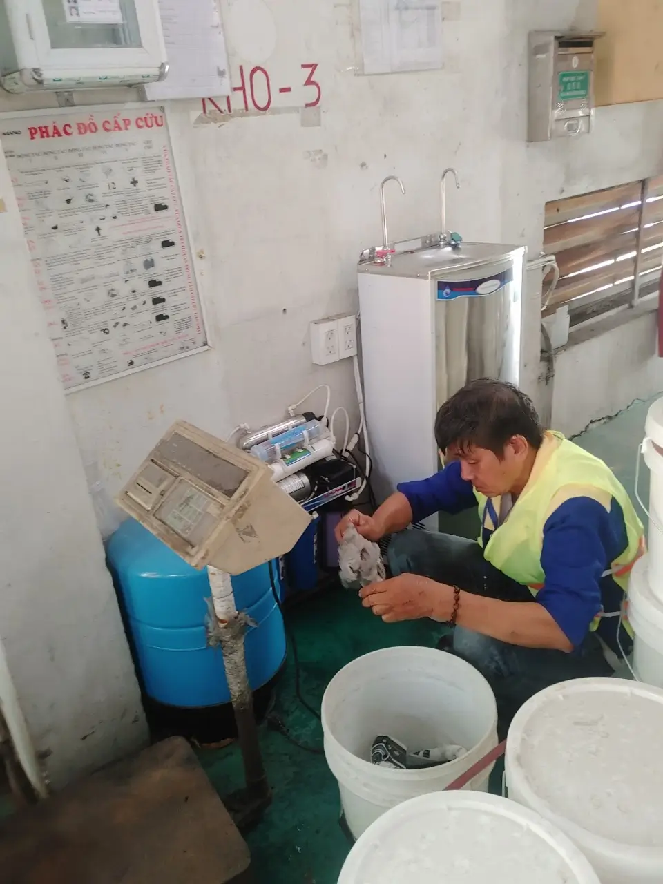 Thay lõi lọc nước 20 malonu quy trinh 1