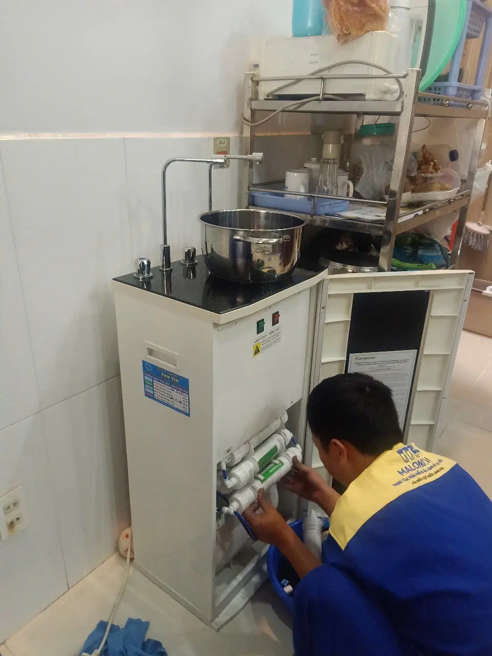 Thay lõi lọc nước 70 Thay lõi gia đình Quận 7