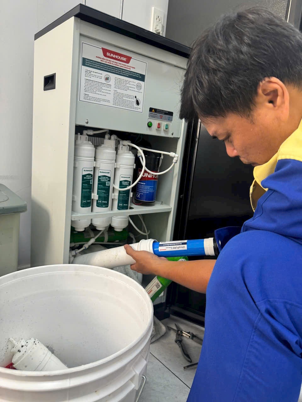 Thay Lõi Lọc Nước Cho Công Ty CP Bệnh Viện Đa Khoa An Phú CN 3 3 Kiểm Tra Hệ Thống Lọc