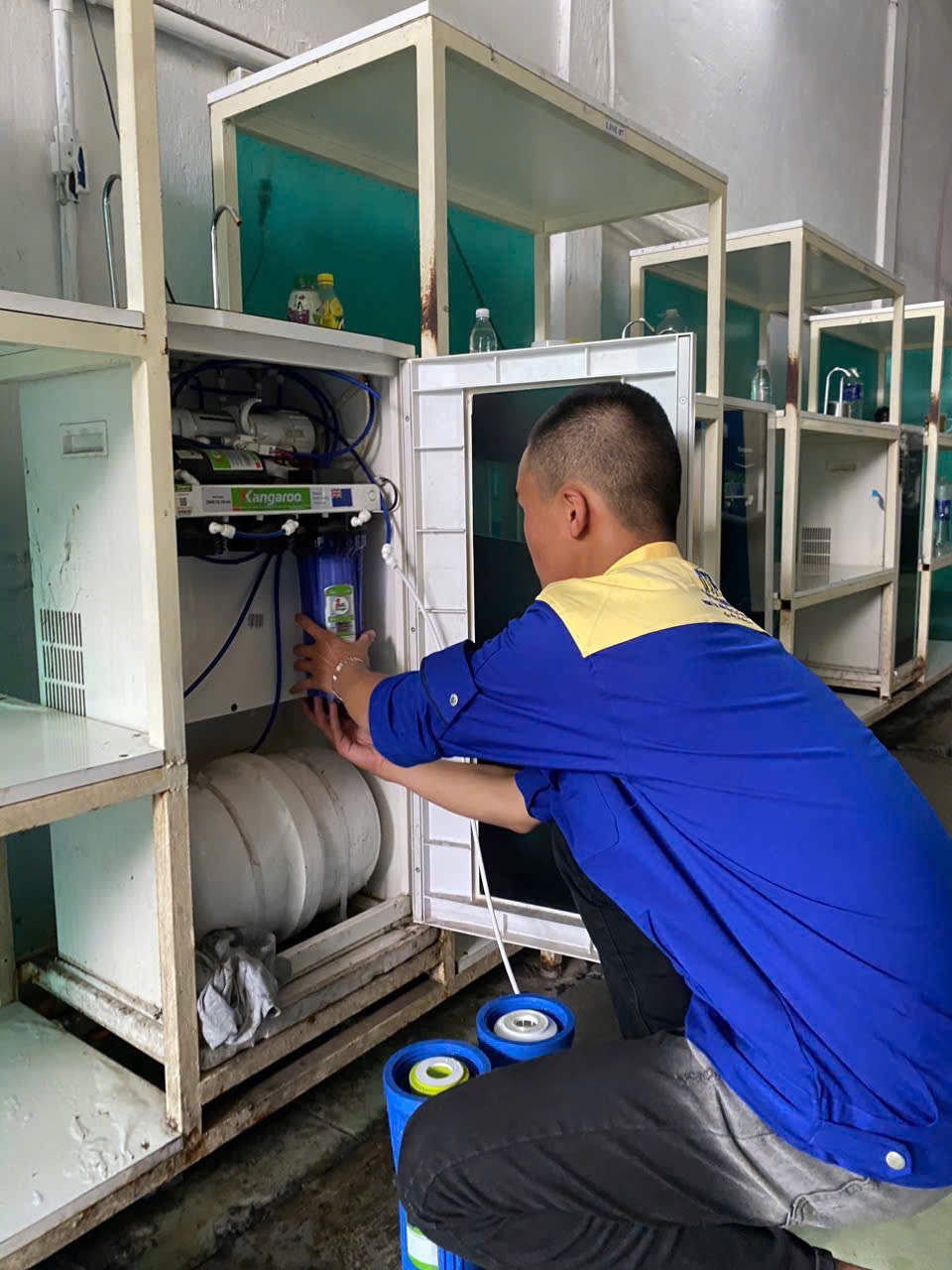 Thay Lõi Lọc Nước Cho CÔNG TY TNHH I.N.G.DR VINA: Giải Pháp Tối Ưu Cho Nguồn Nước Sạch 2 Chuẩn Bị Dụng Cụ Cần Thiết